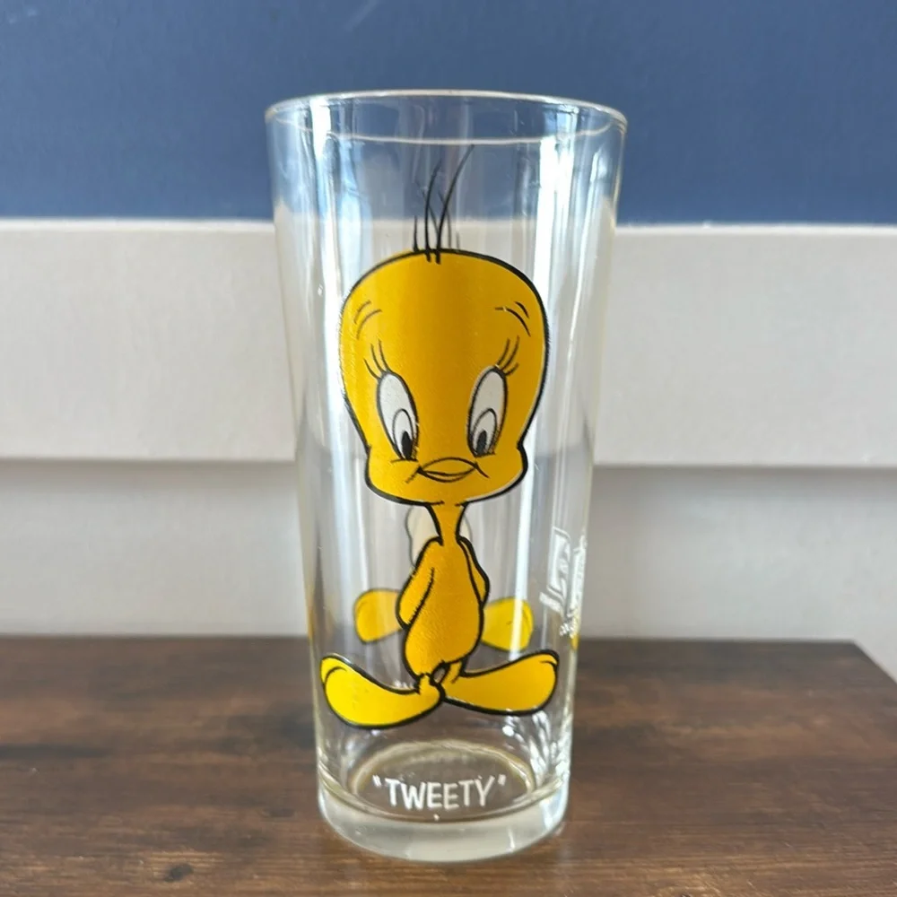 1973 Pepsi/Looney Tunes collectors series‎ soda glass featuring Tweety